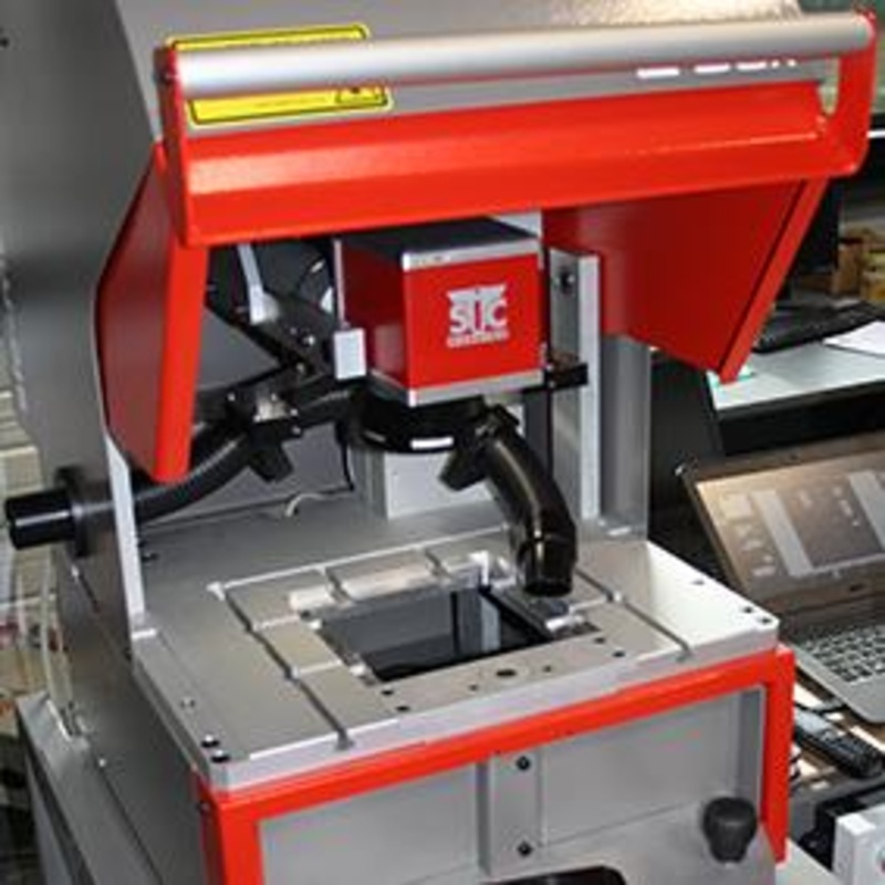 XL-BOX 一体型レーザーマーキングシステム