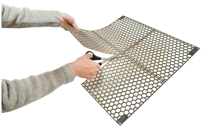 Continewm có thể dễ dàng cắt được bằng kéo